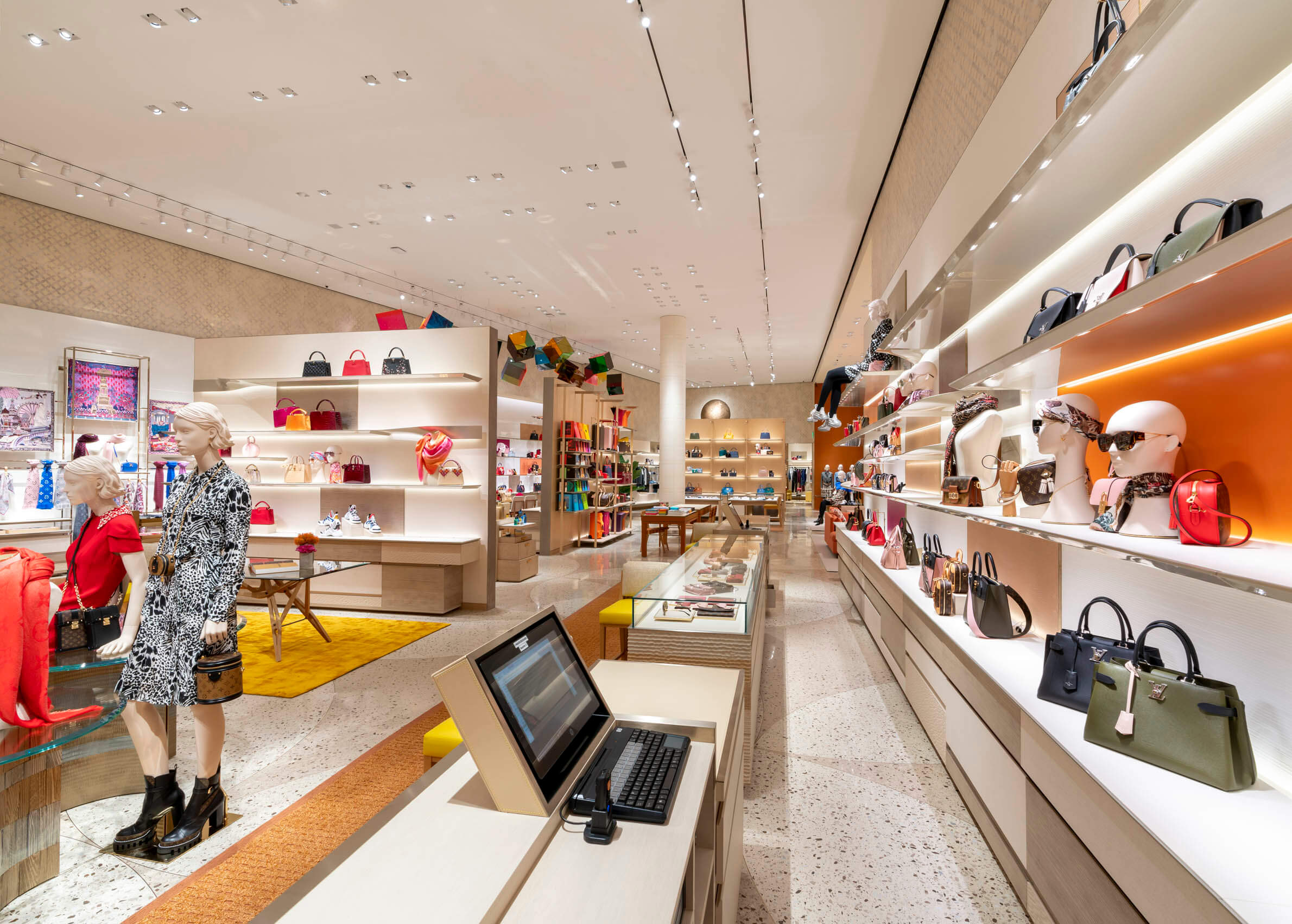 Arcon – Louis Vuitton at Forum Shops 3